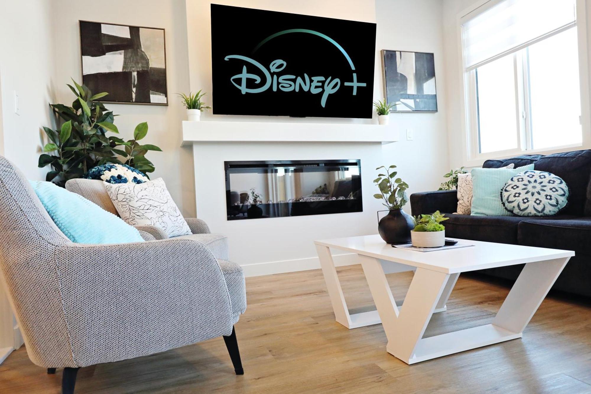 Stylish Home With 3 King Beds,Garage,Disney+ เอดมันตัน ภายนอก รูปภาพ